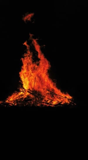 picture of fire at night thumbnail