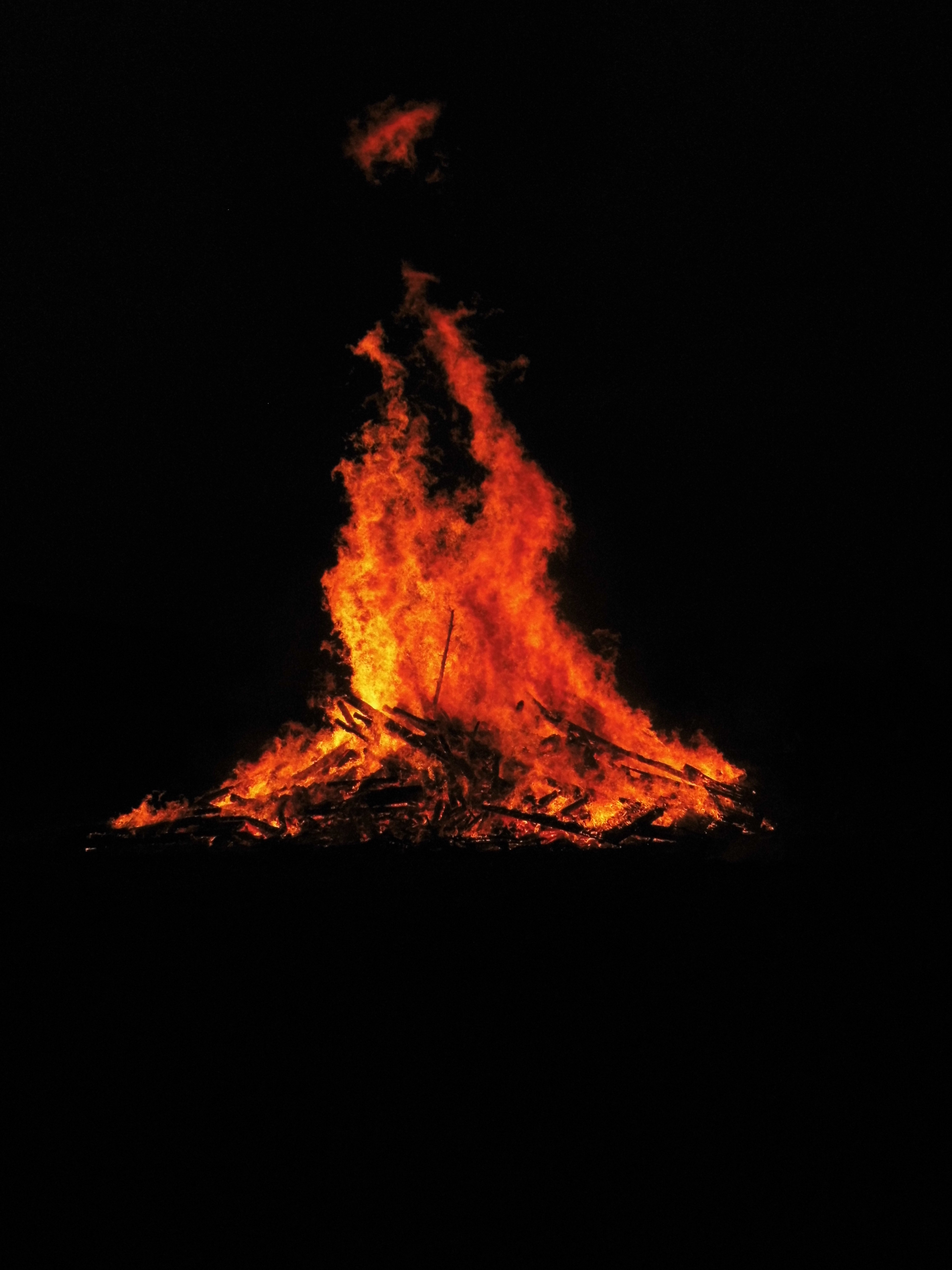 picture of fire at night