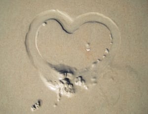heart on wet sand thumbnail