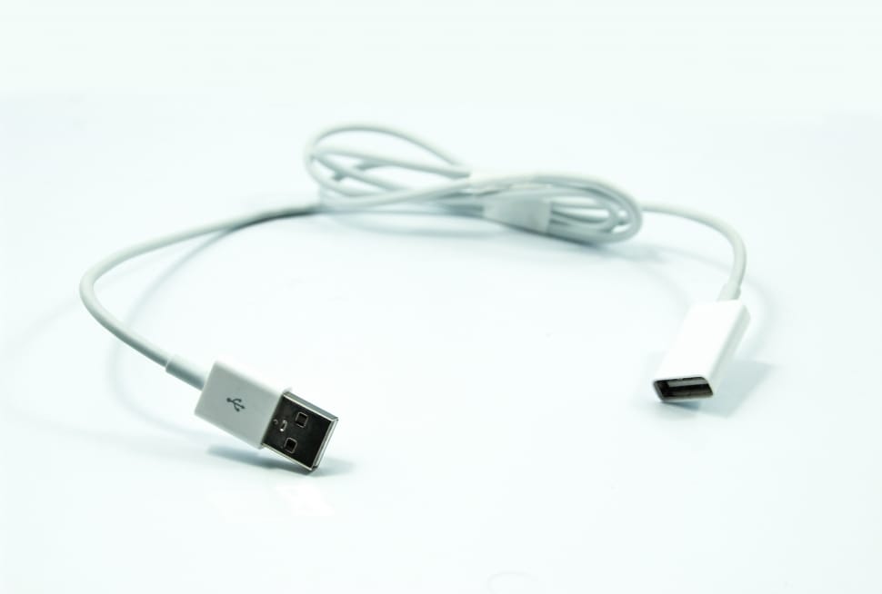 white usb cable preview
