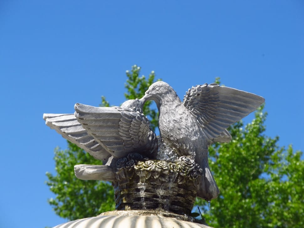 gray bird statue preview
