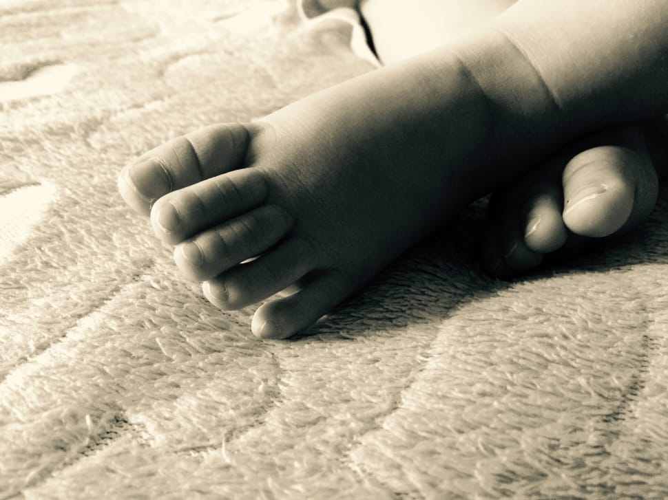 baby's feet preview