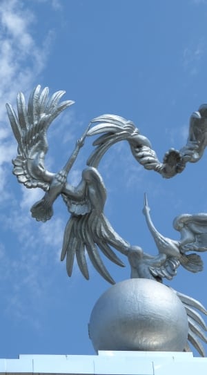 3 gray herons statue thumbnail