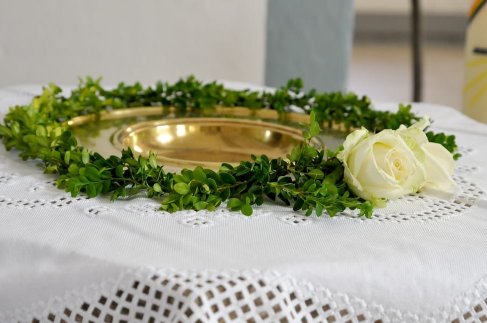 white rose accent brass round tray preview