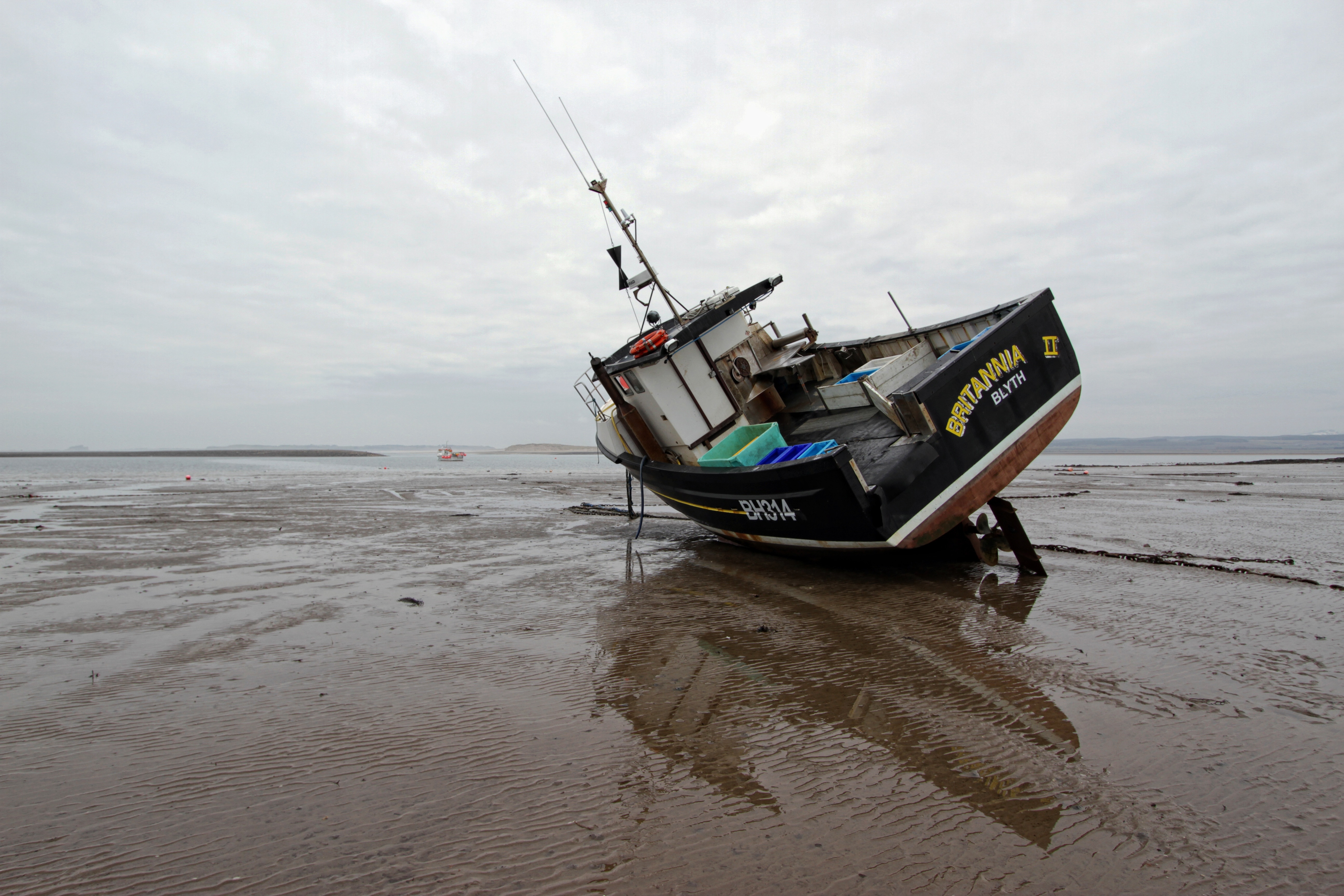 black and brown fishing vessel