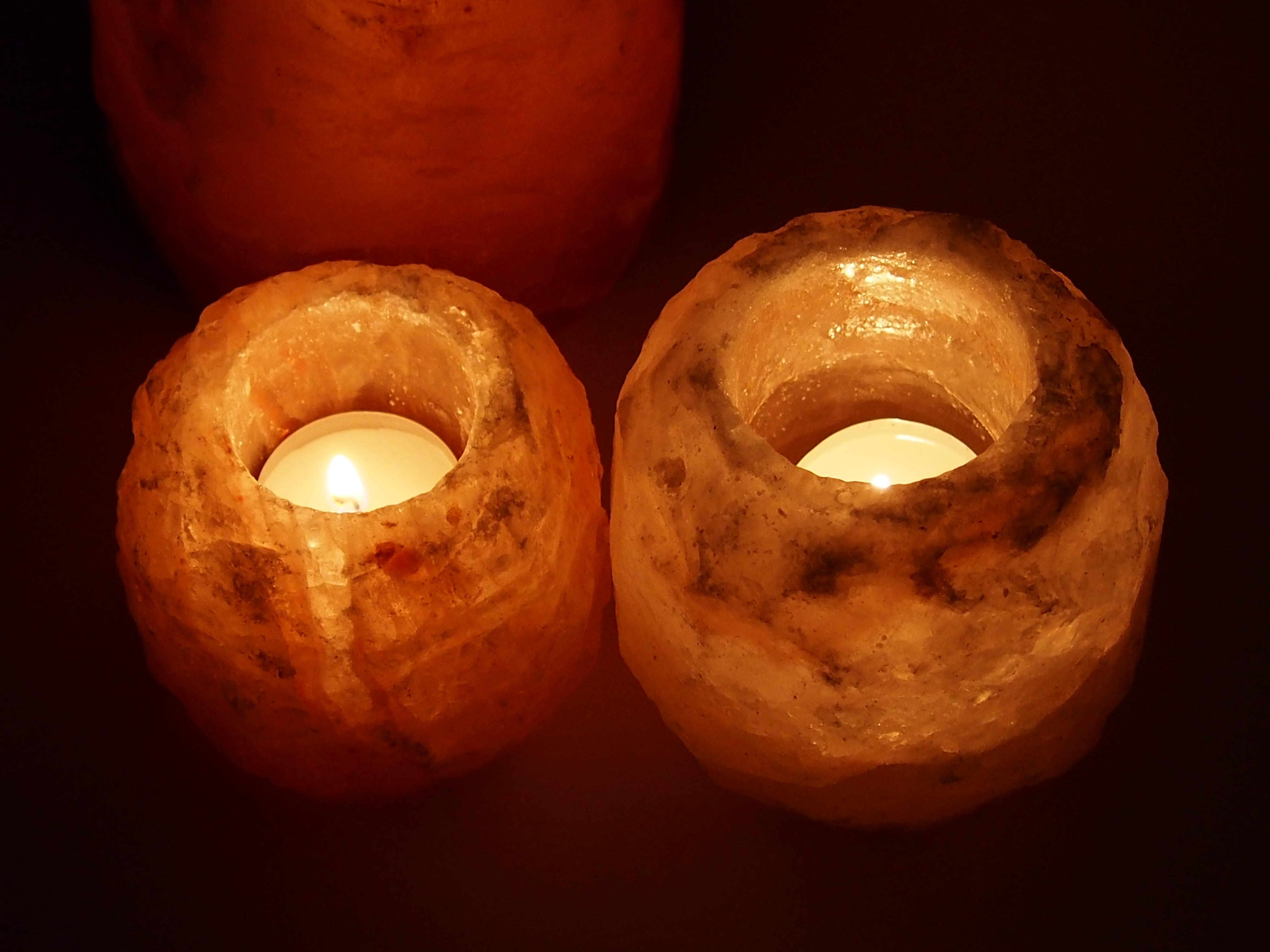 2 tealight candles