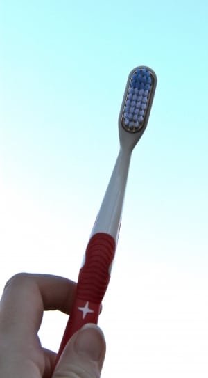 red and white toothbrush thumbnail