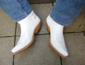 pair of men's white leather boots thumbnail