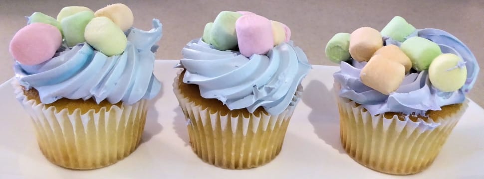 3 cupcakes with marshmallow preview