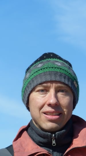 men's grey green and black knit cap thumbnail