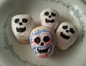 4 skull pastries thumbnail
