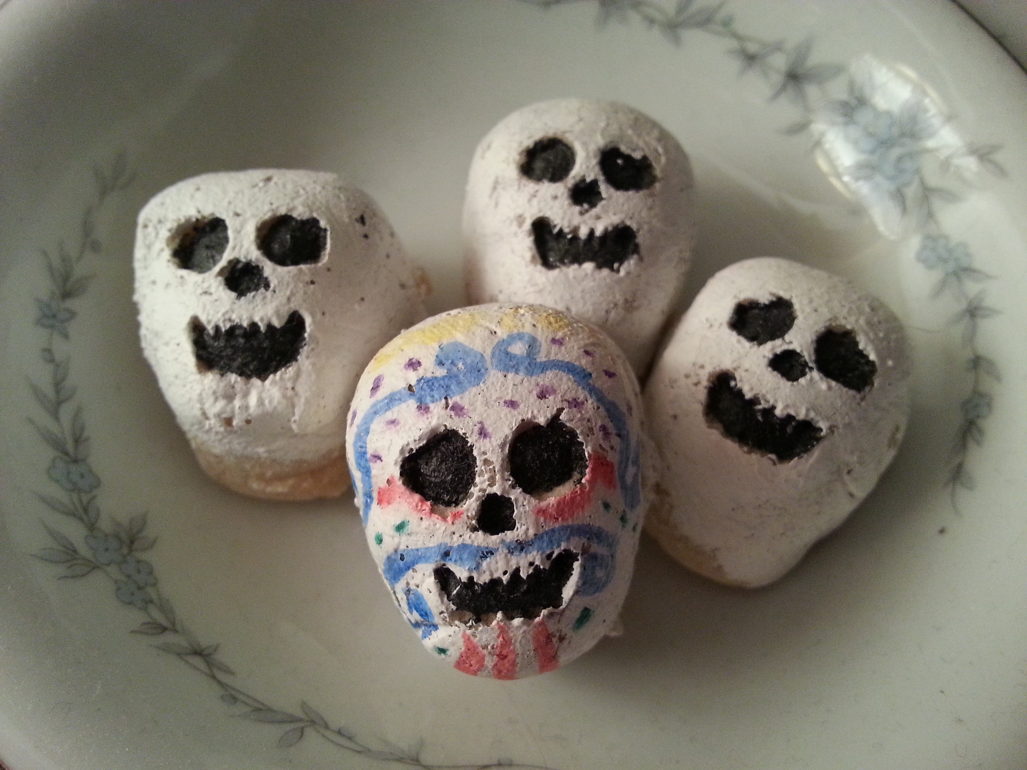4 skull pastries