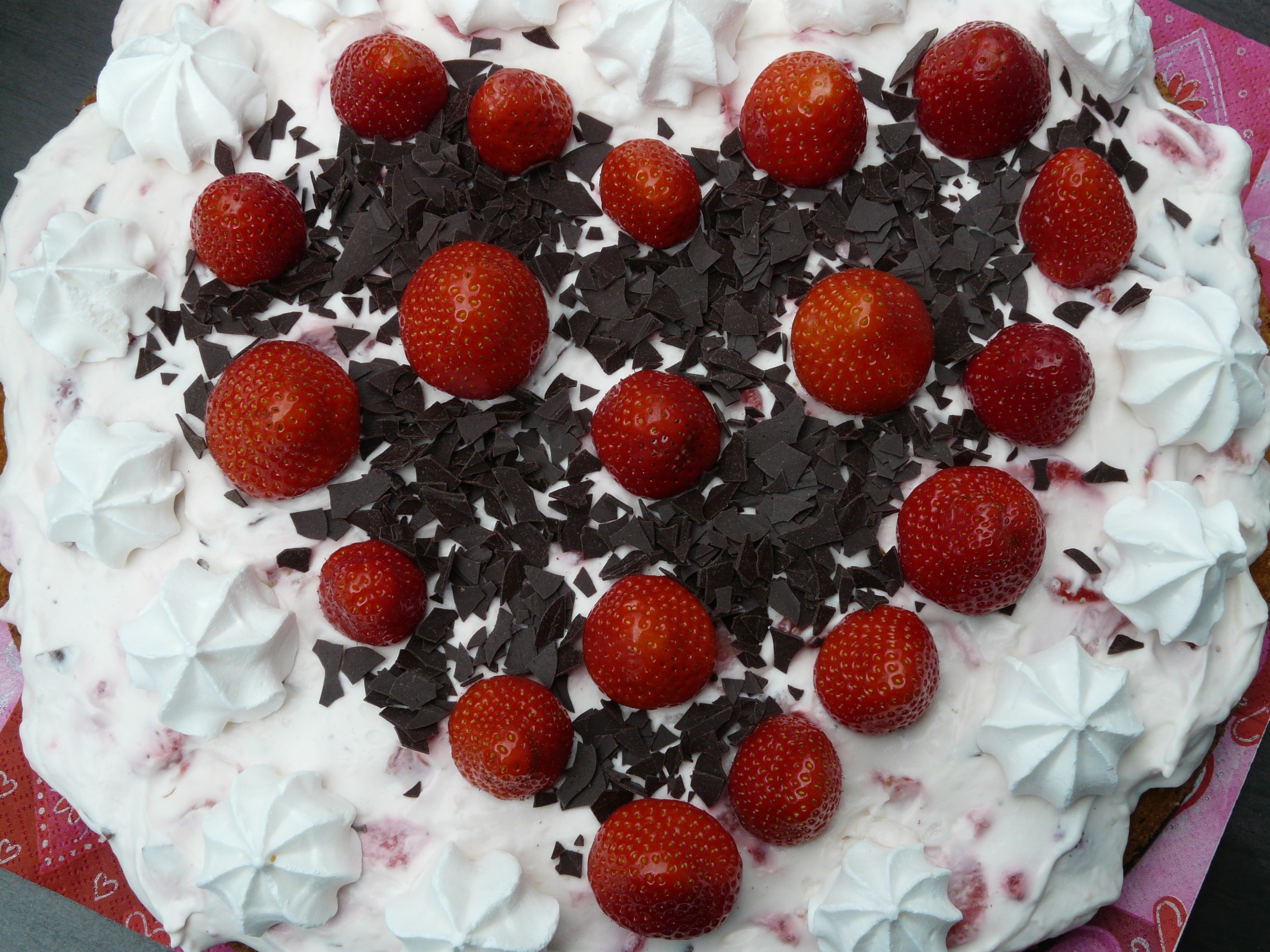 strawberry icing cake