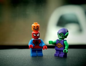 spiderman and green goblin lego minifig thumbnail