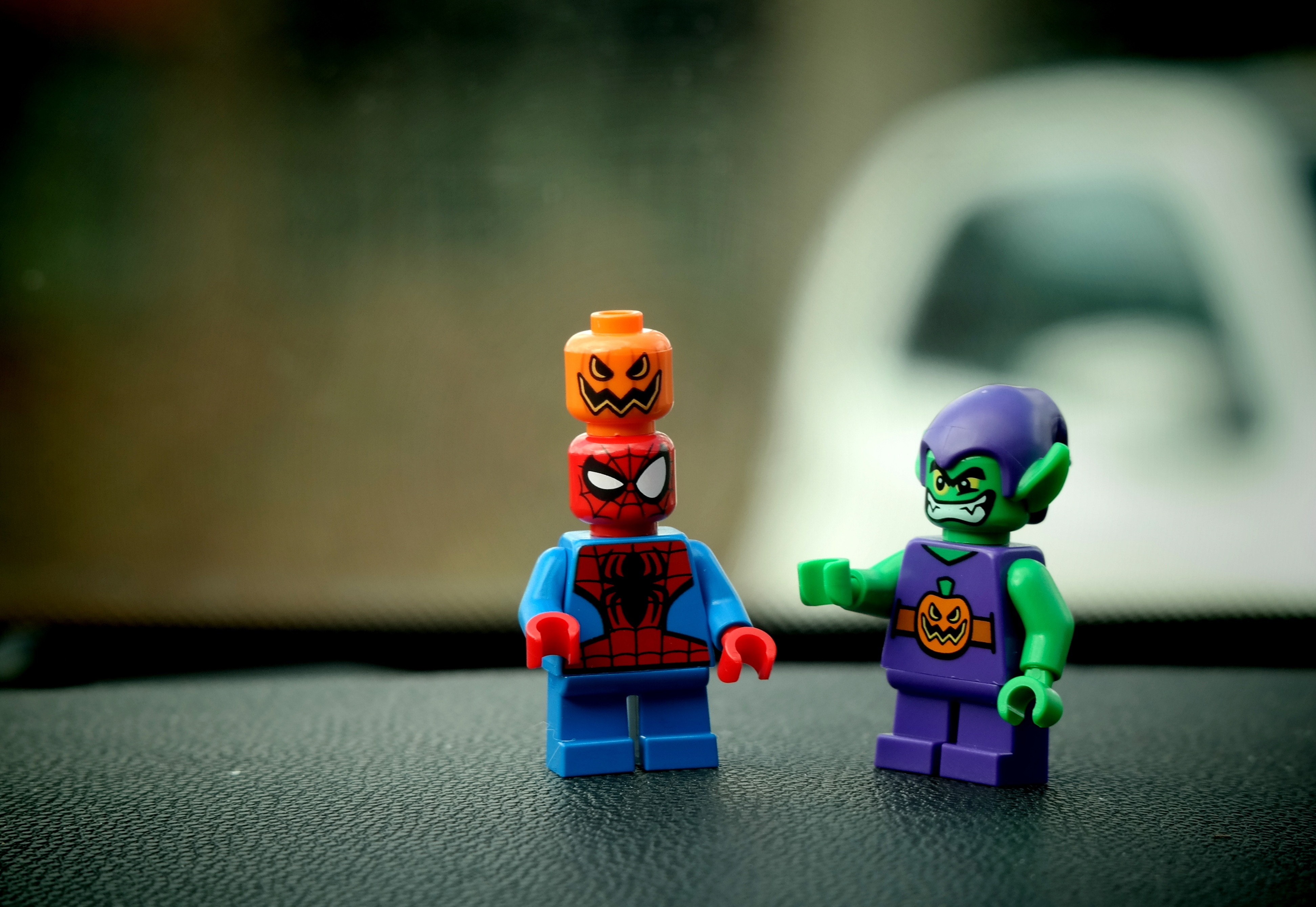 spiderman and green goblin lego minifig