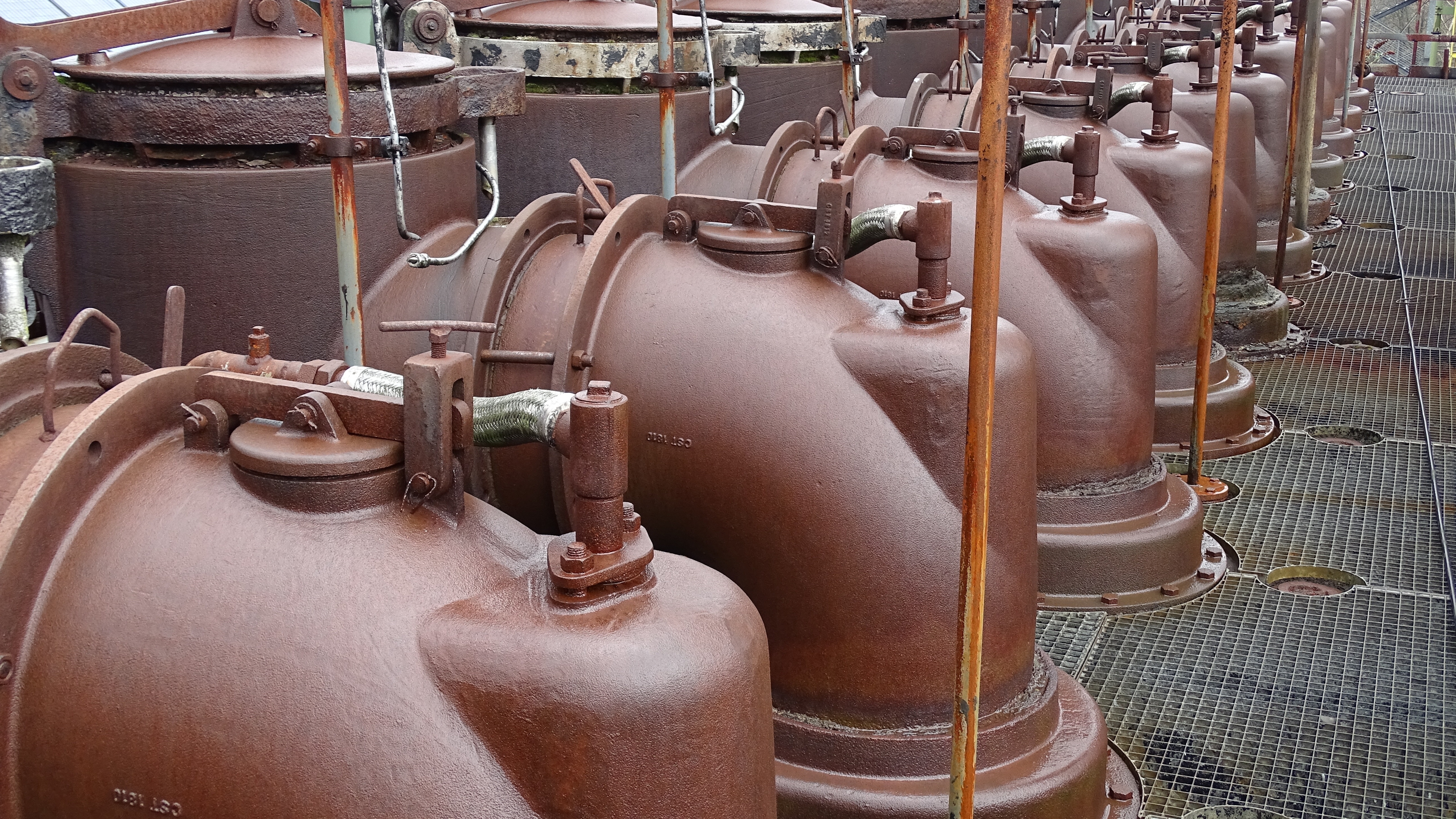 brown ceramic tank