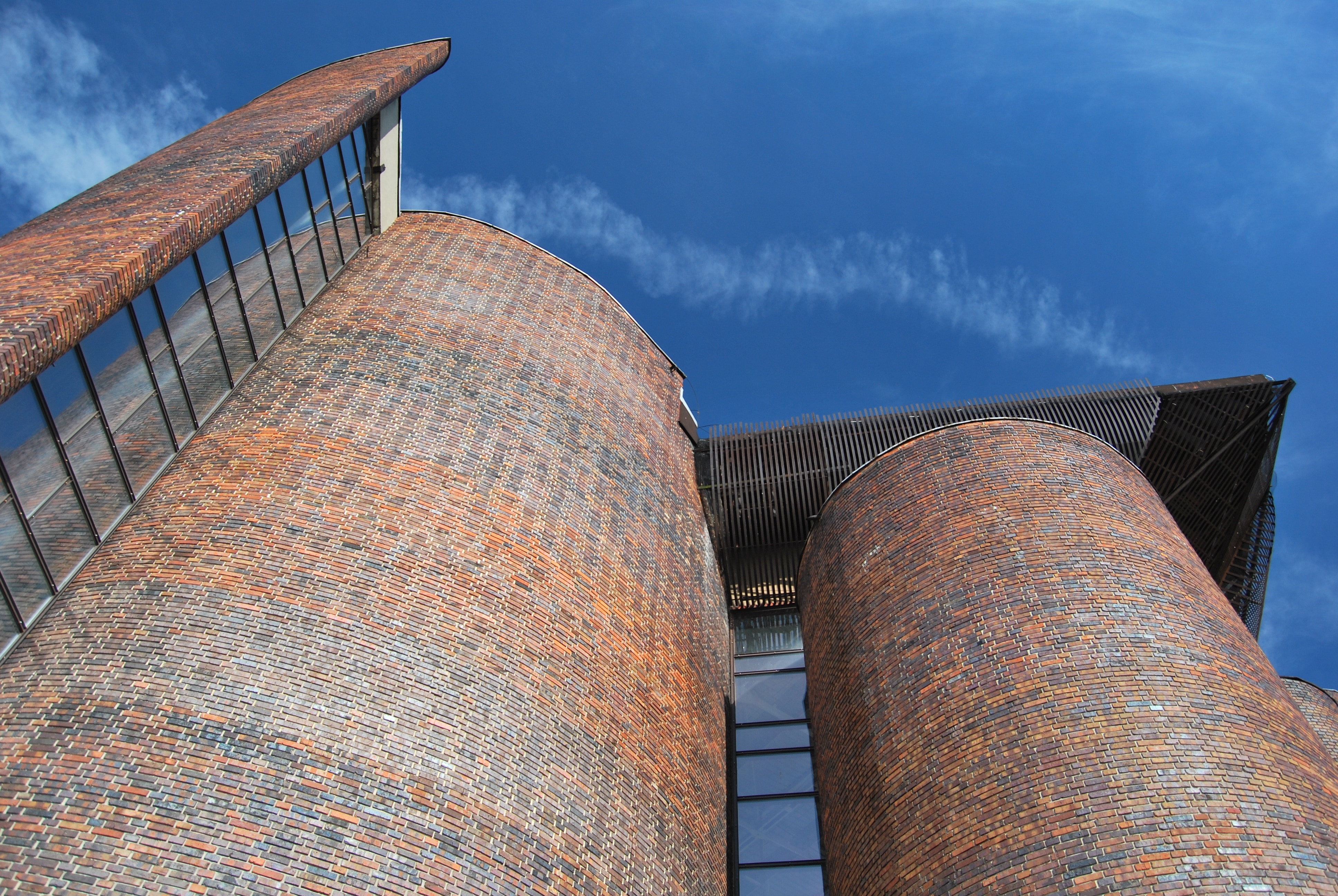 two silos at daytime