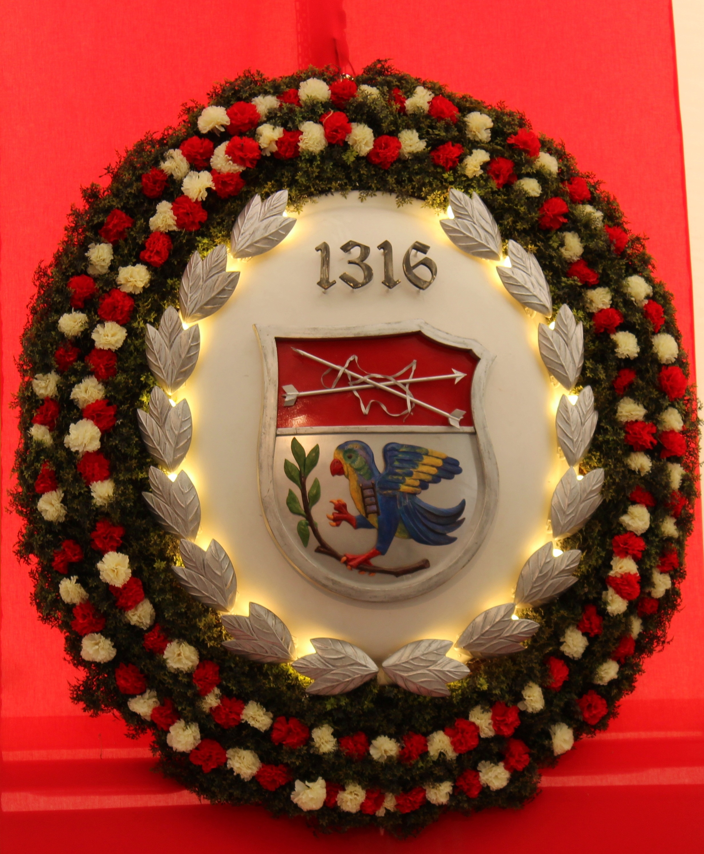green red and white floral 1319 wreath