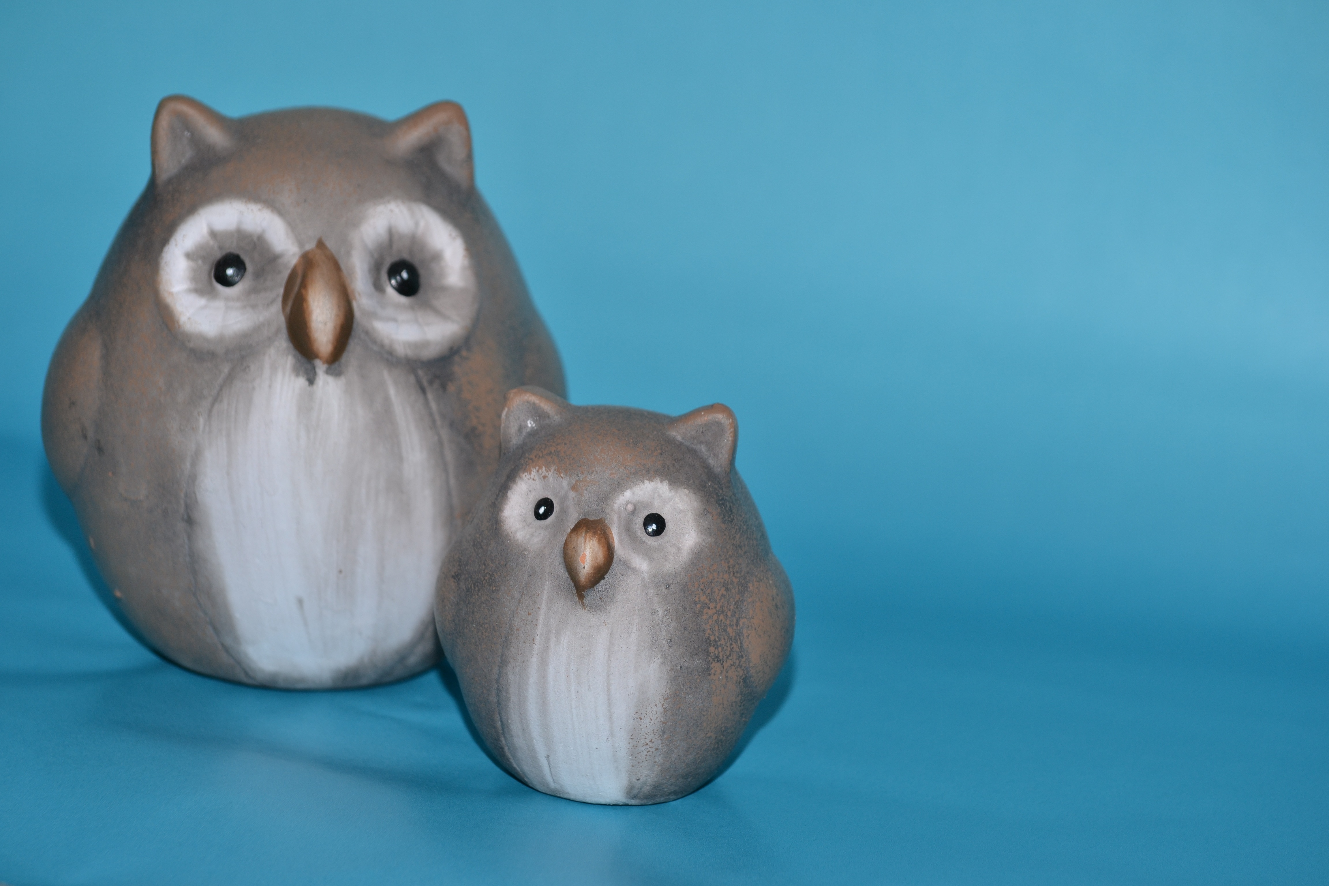 2 grey and white owl figurine