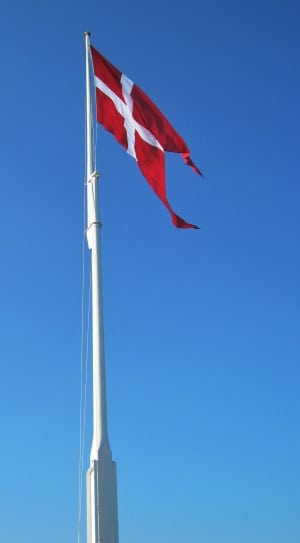 red and white flag thumbnail