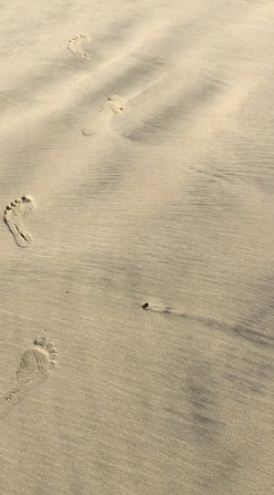 foot prints in the sand thumbnail