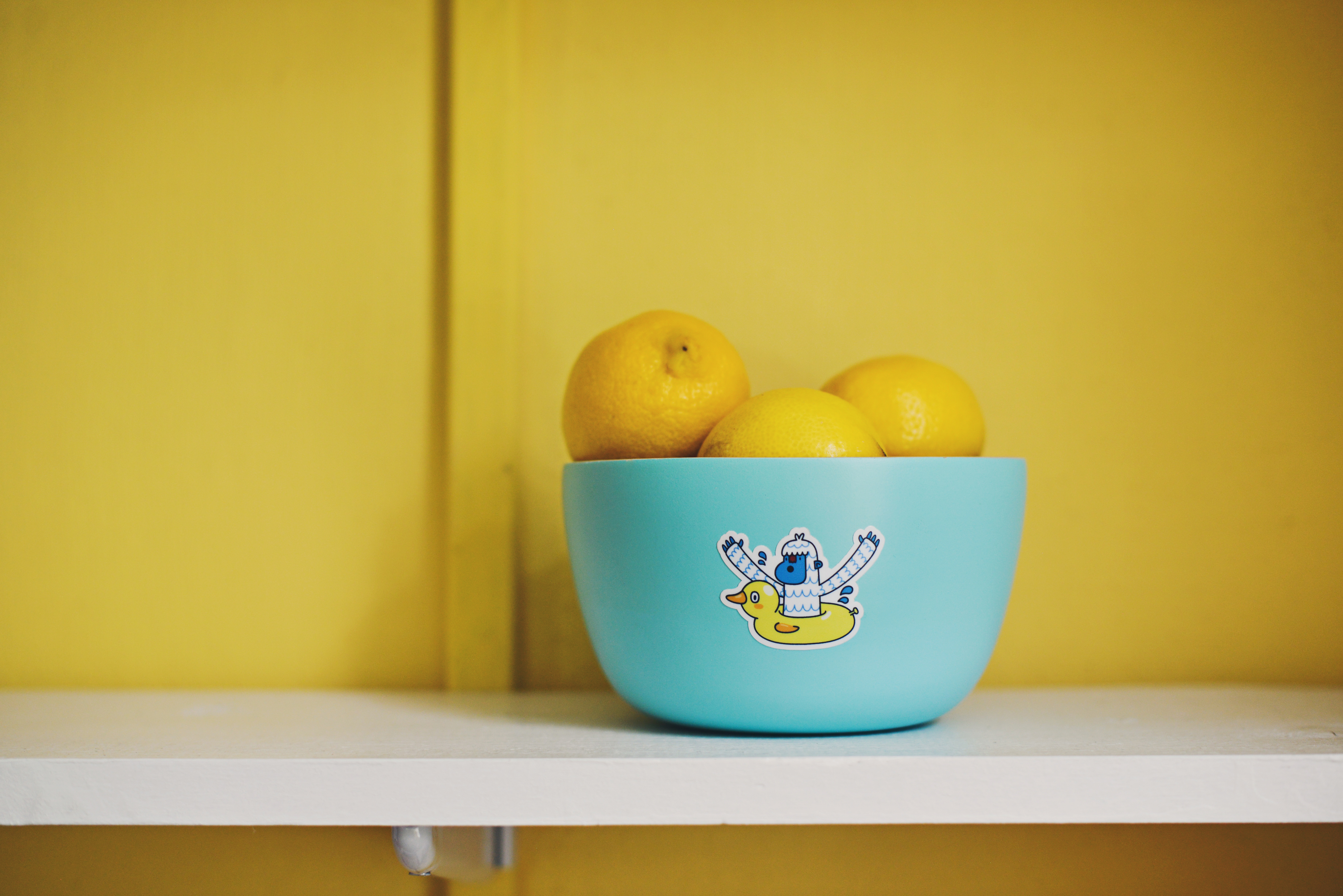 lemons in bowl