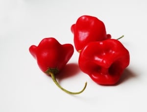 3 red fruits thumbnail