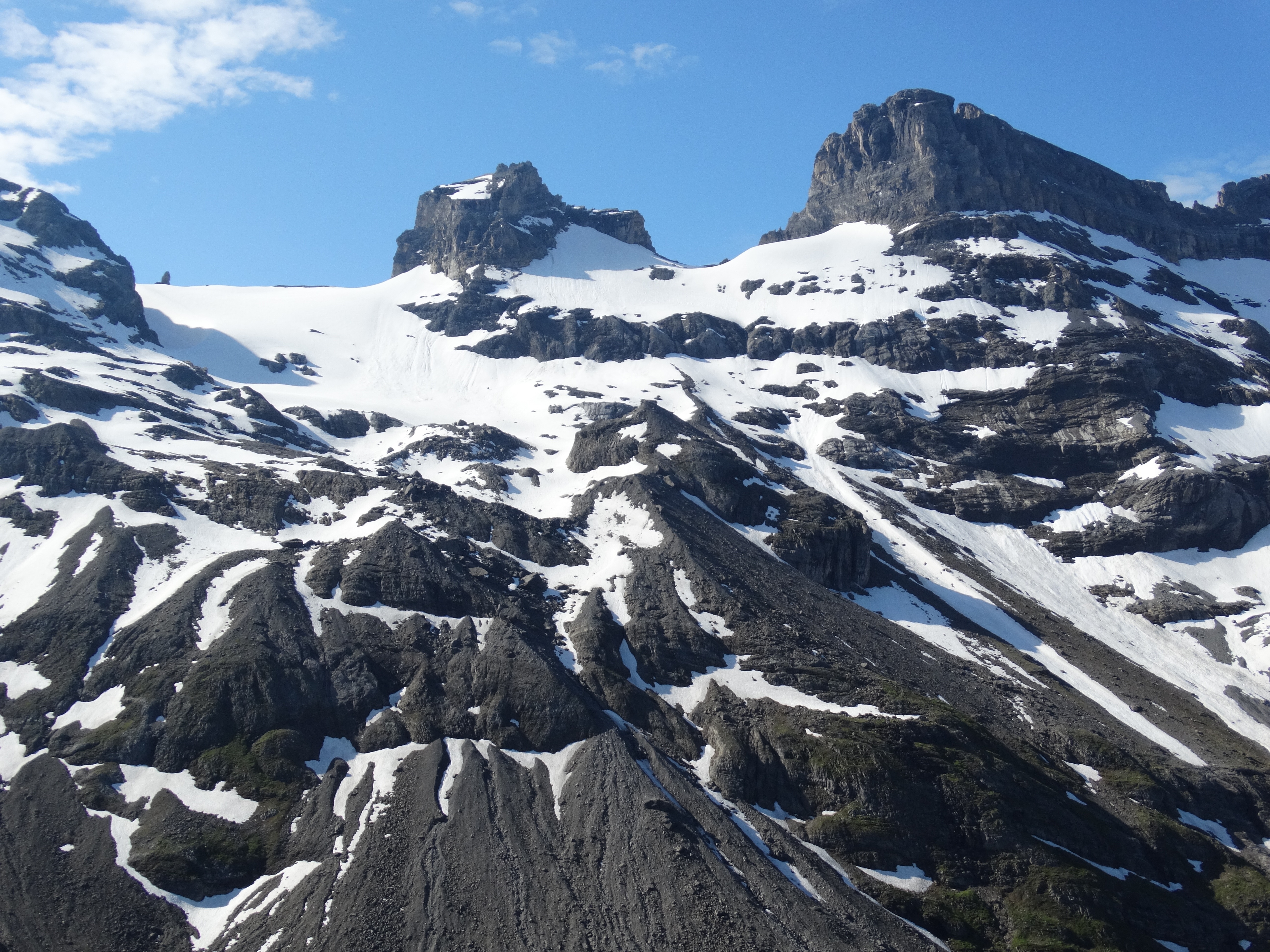 Snow capped mountains. Гора Алпин. Горный рельеф. Снежные вершины. Гористый рельеф.