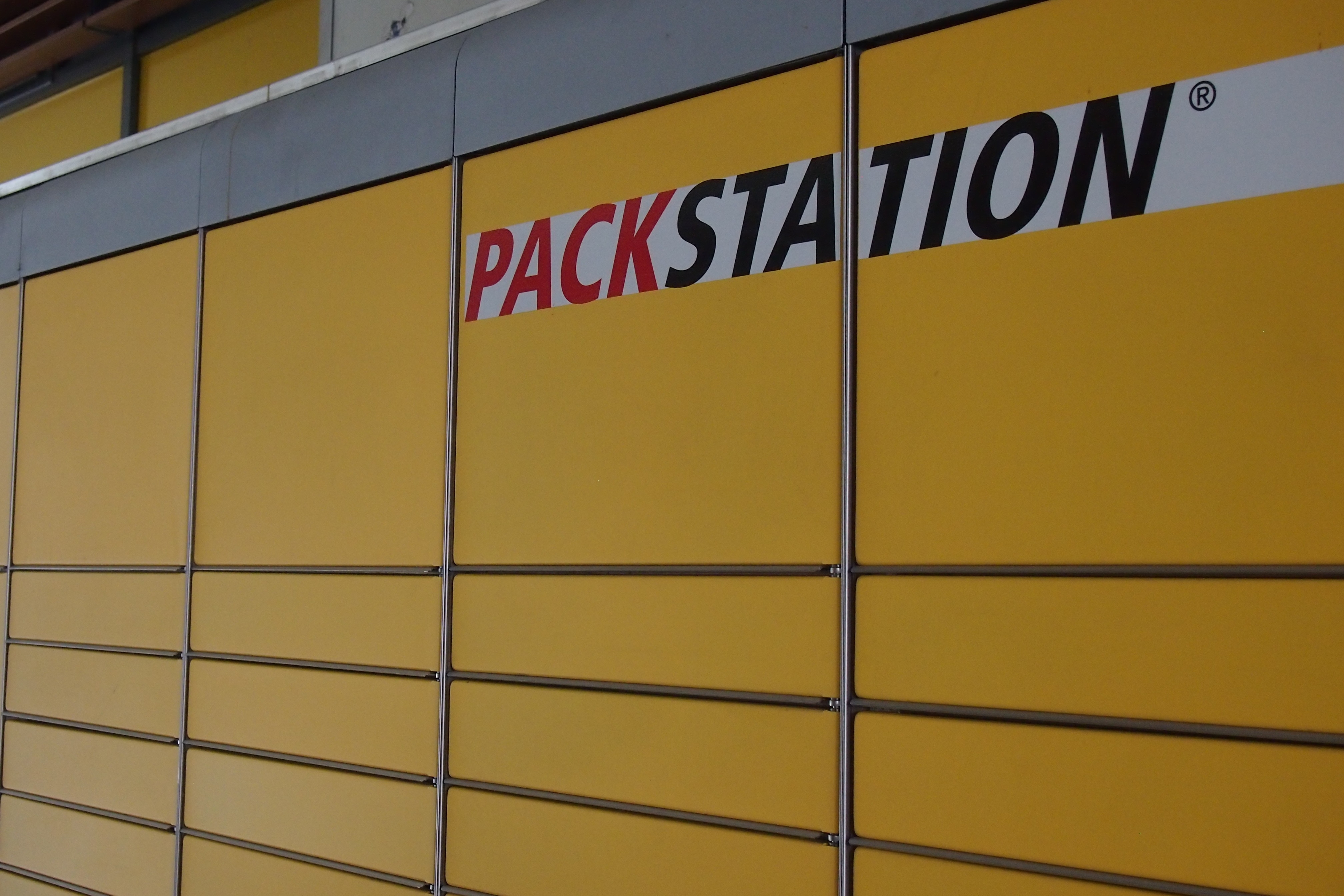 pack station locker
