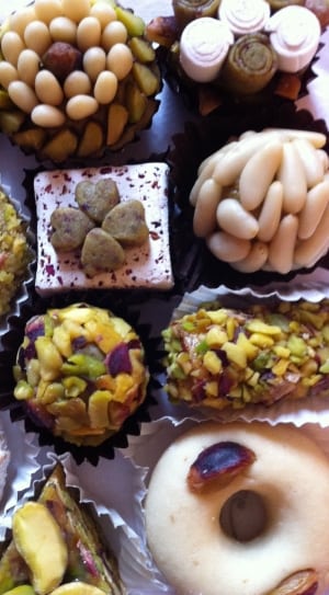 pastry with assorted fruits thumbnail
