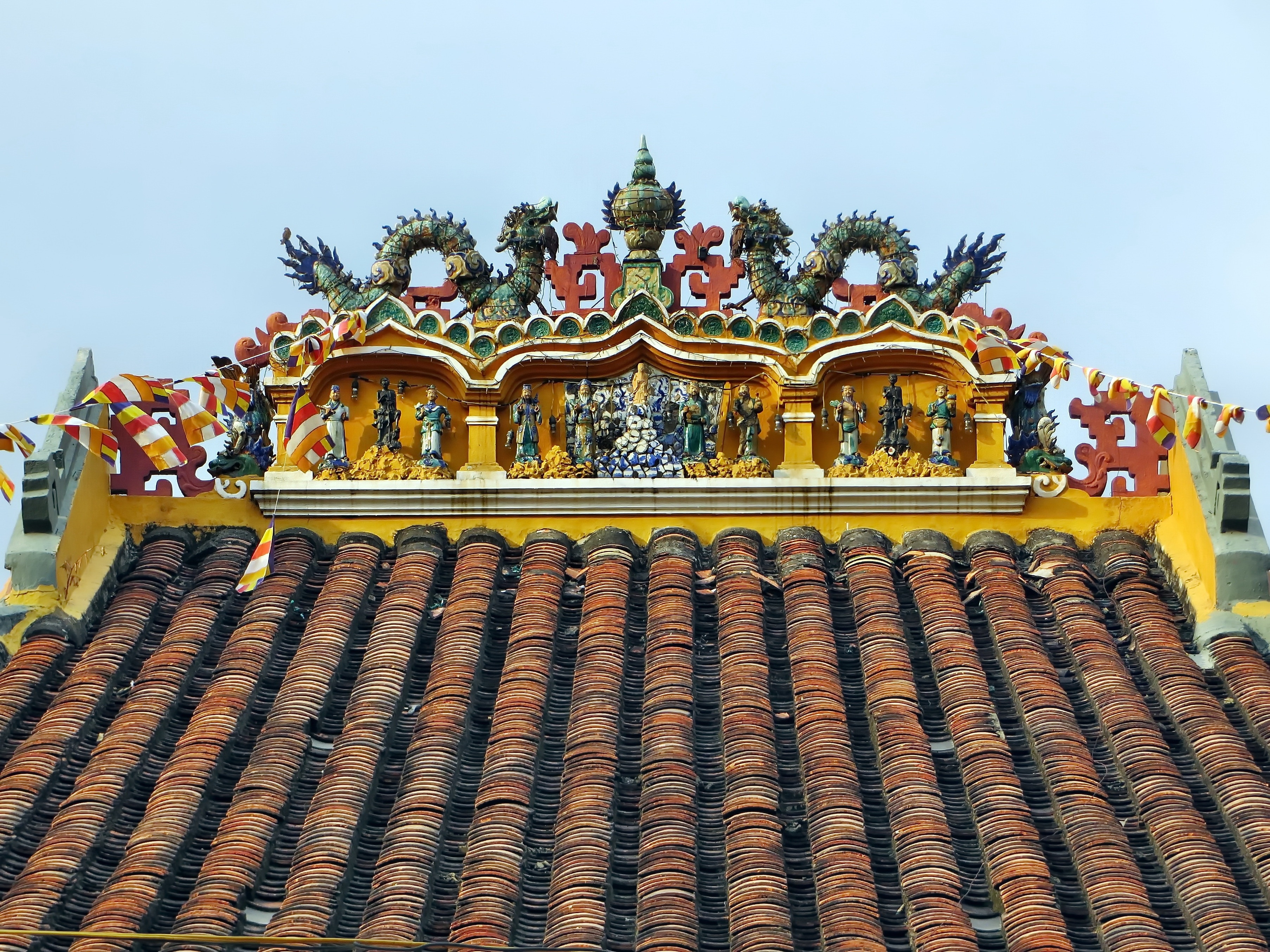 yellow and green dragon roof ornament