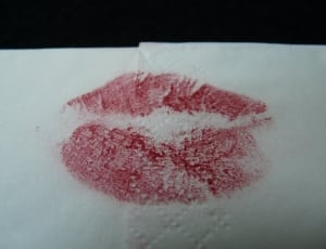 red lipstick mark thumbnail