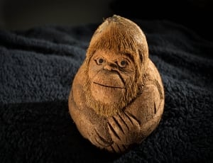 primates wooden sculpture thumbnail