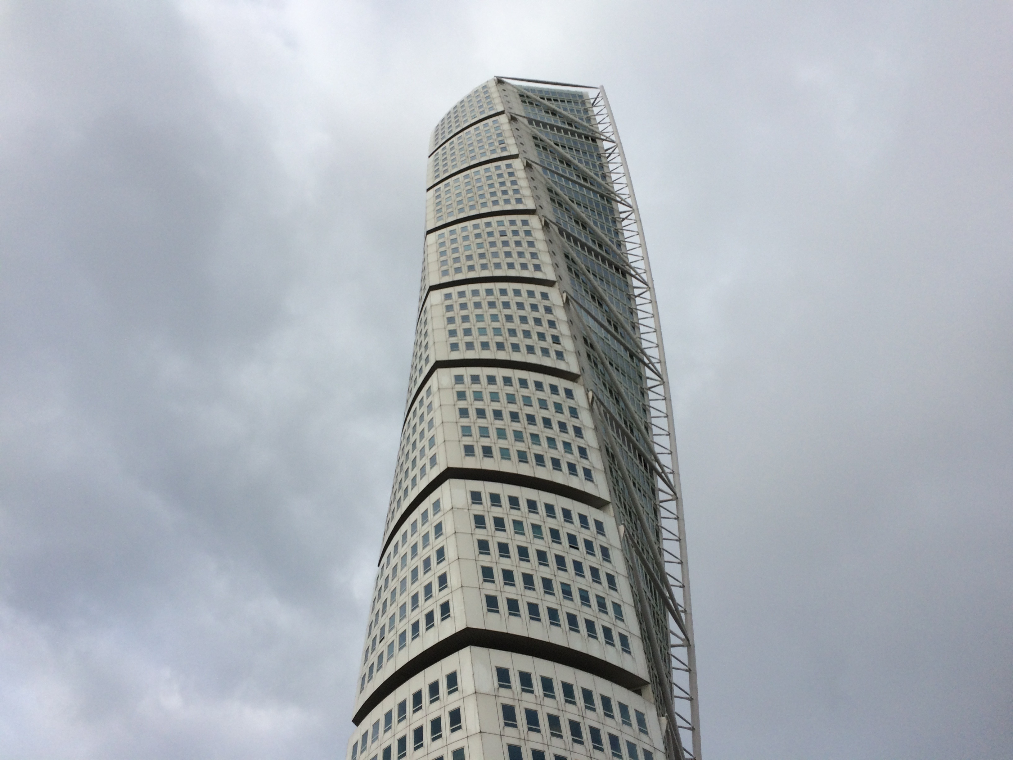 gray concrete high rise building