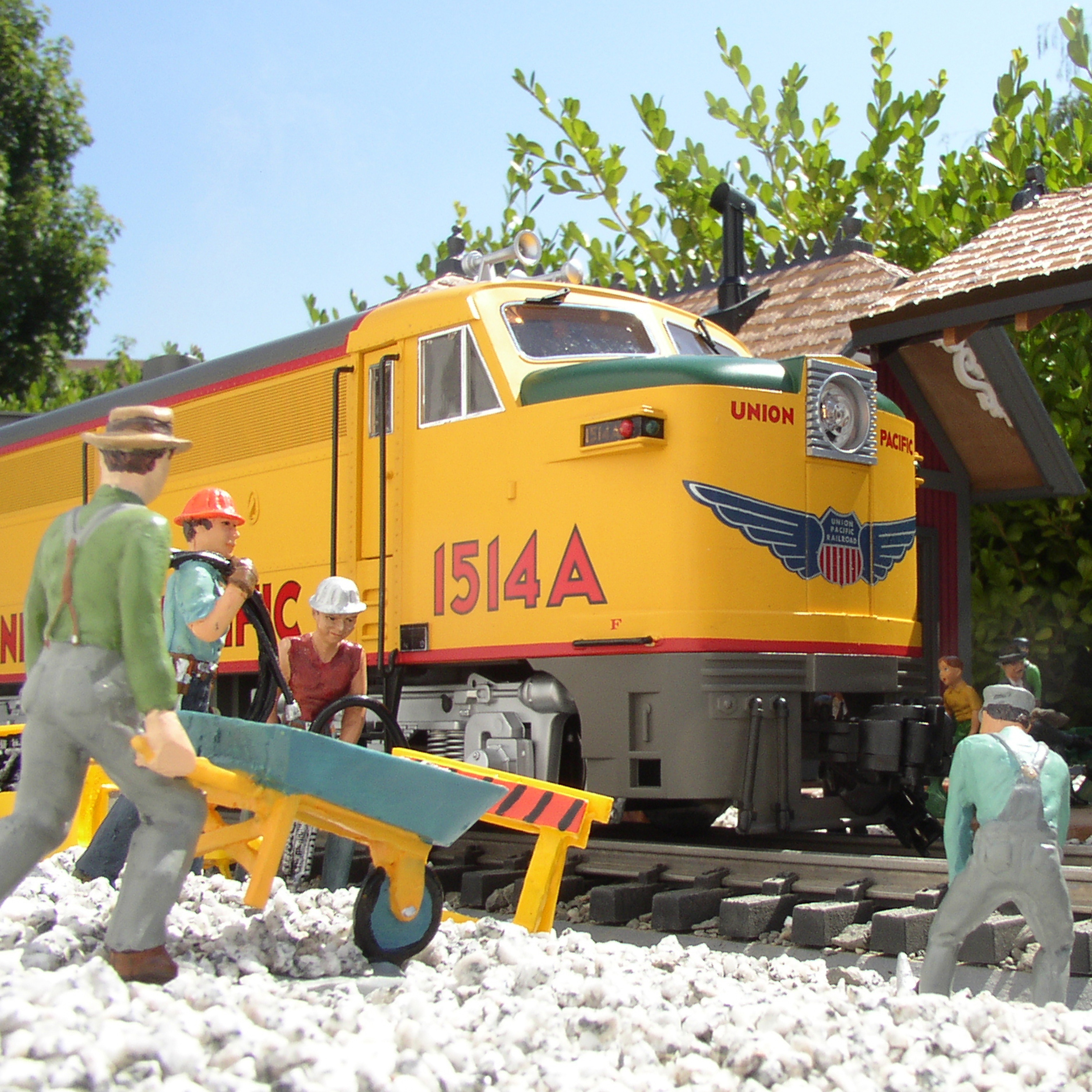 yellow train and workers plastic toy set