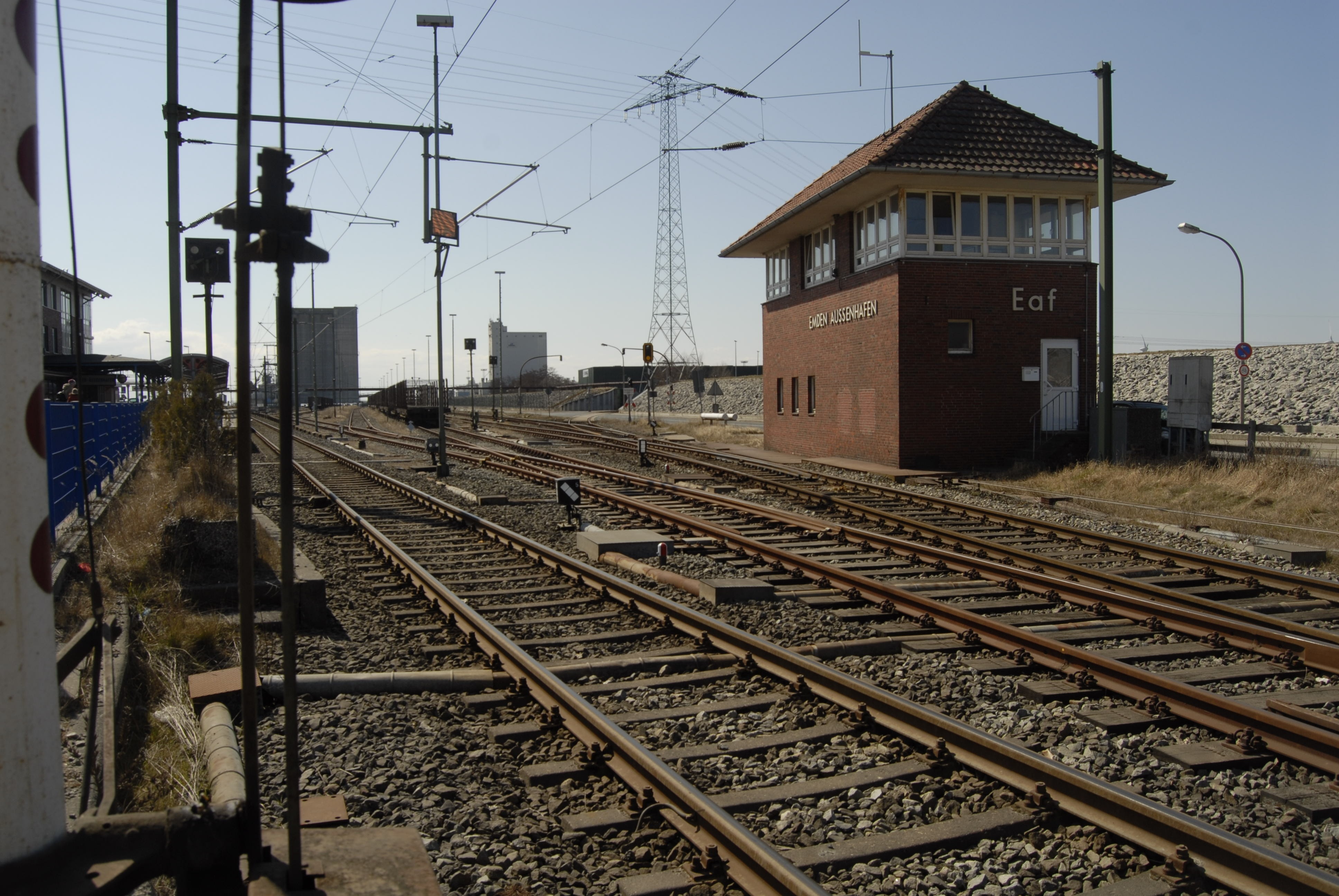 train railway station during daytime