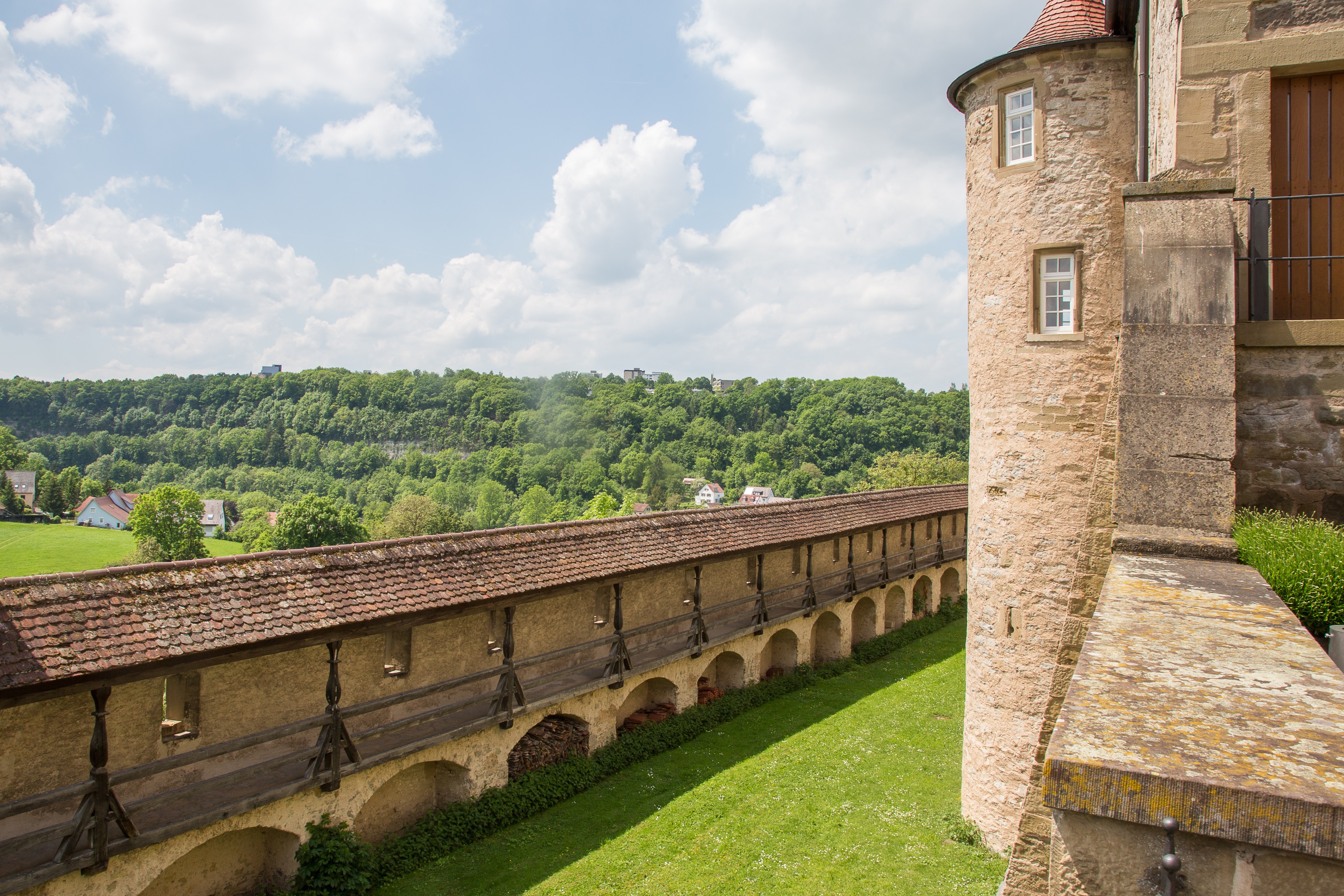 Village крепость. Комбург замок Германия. Монастырь Баумбург. Средневековая стена. Стена крепости.