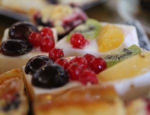 pie with fruit toppings thumbnail