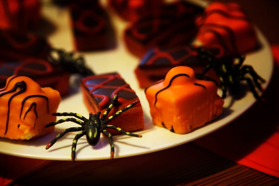 black and yellow spider cookie preview