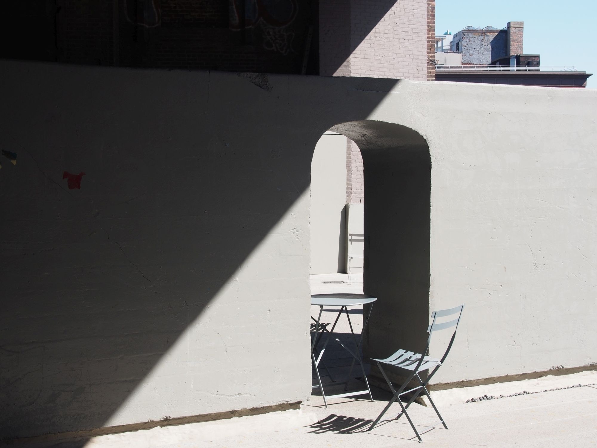 shallow focus photography of grey chair in front table during daytime