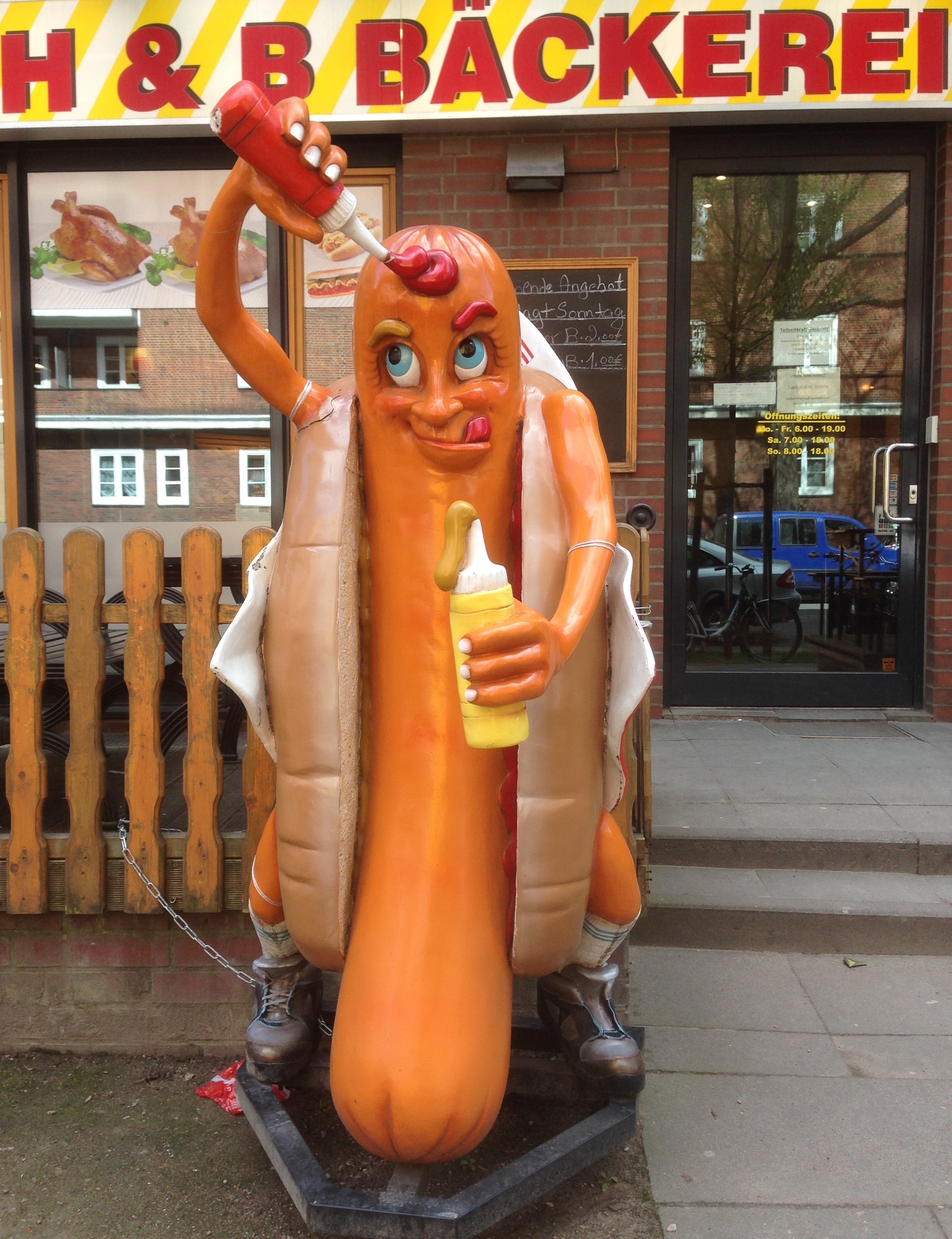 hotdog statue