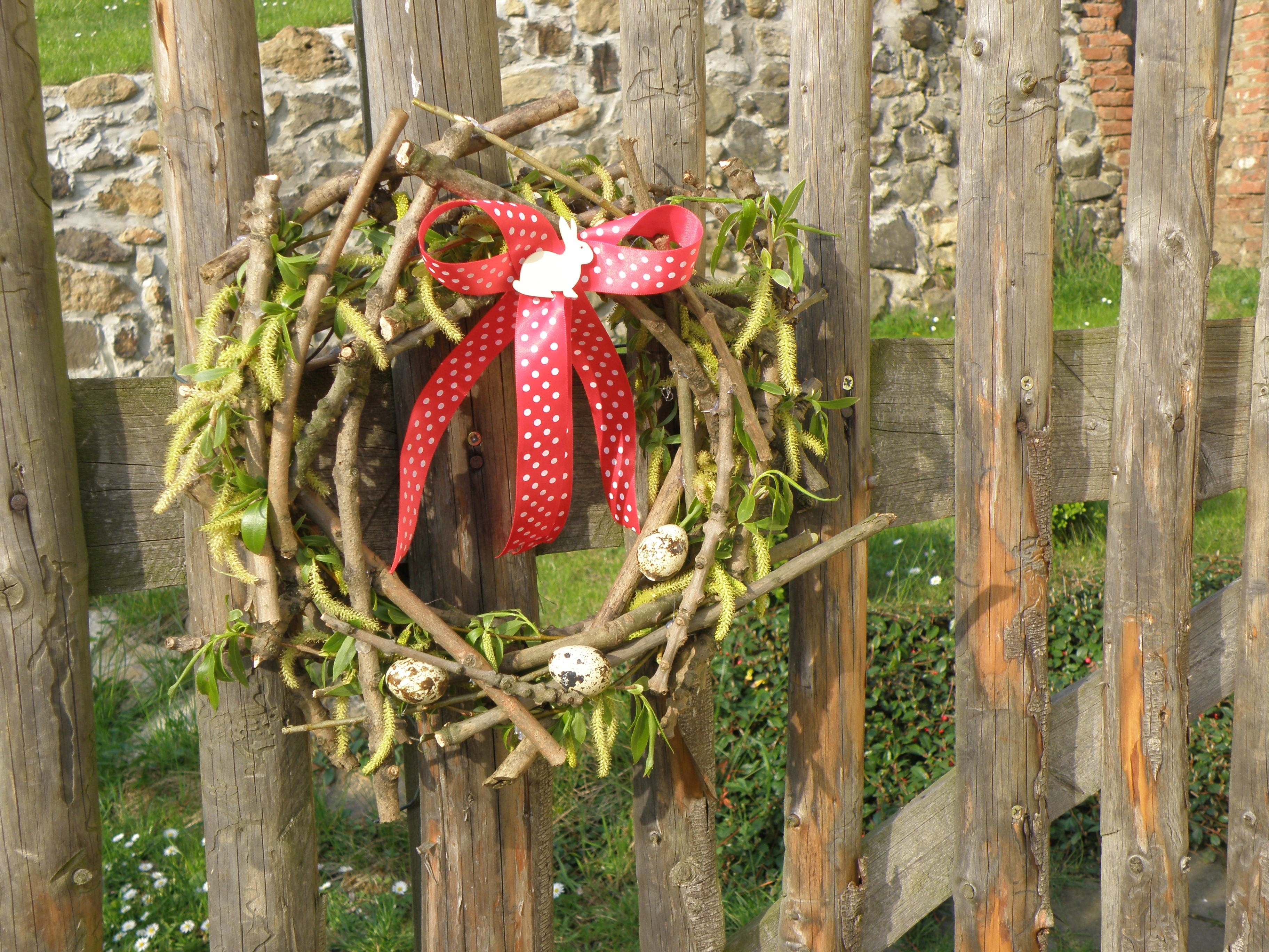 bow accent wood wreath