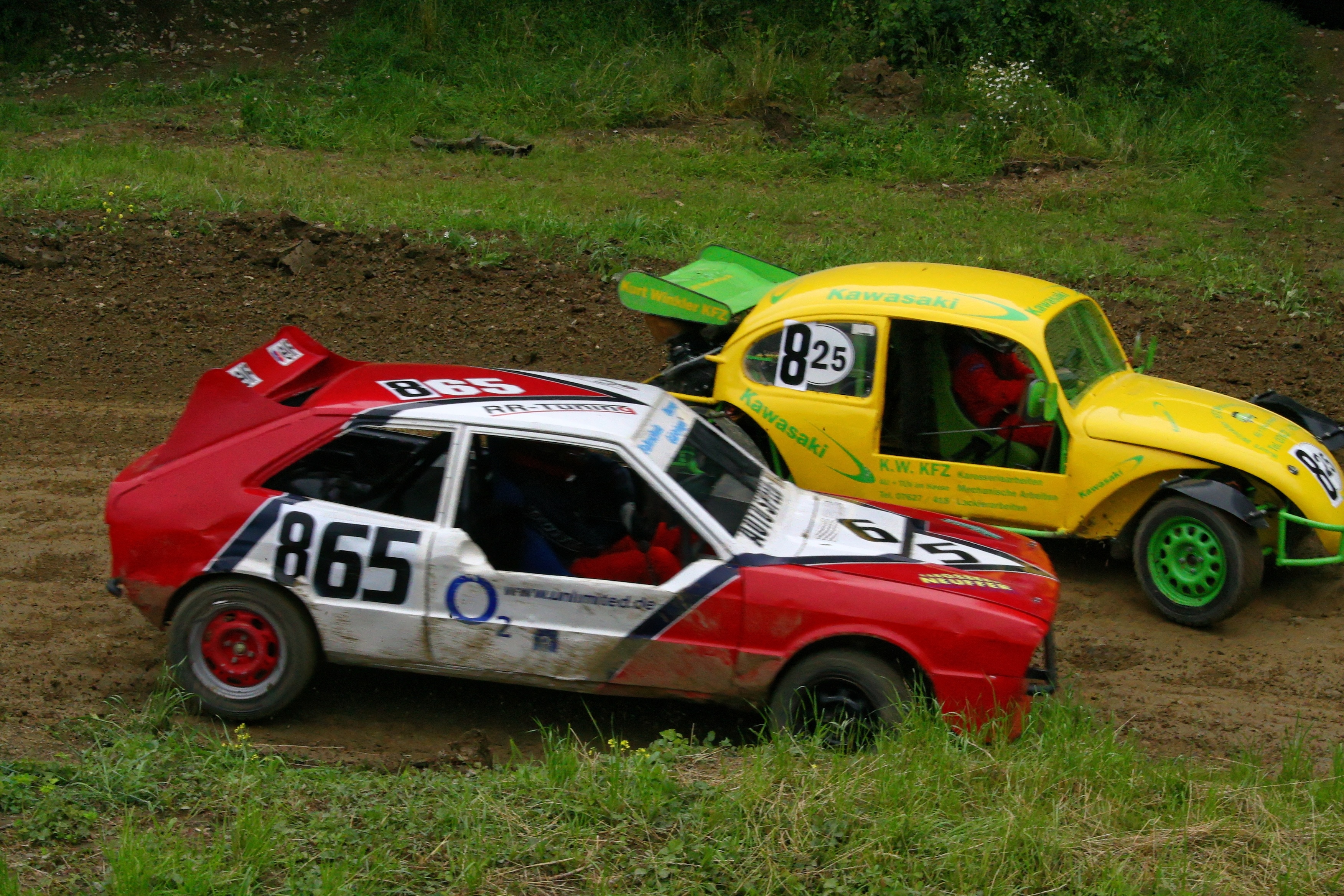 2 racing cars