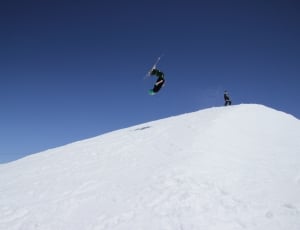 man skiing at the snow thumbnail