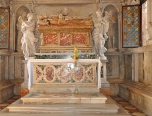 marble altar and 2 angels statues thumbnail