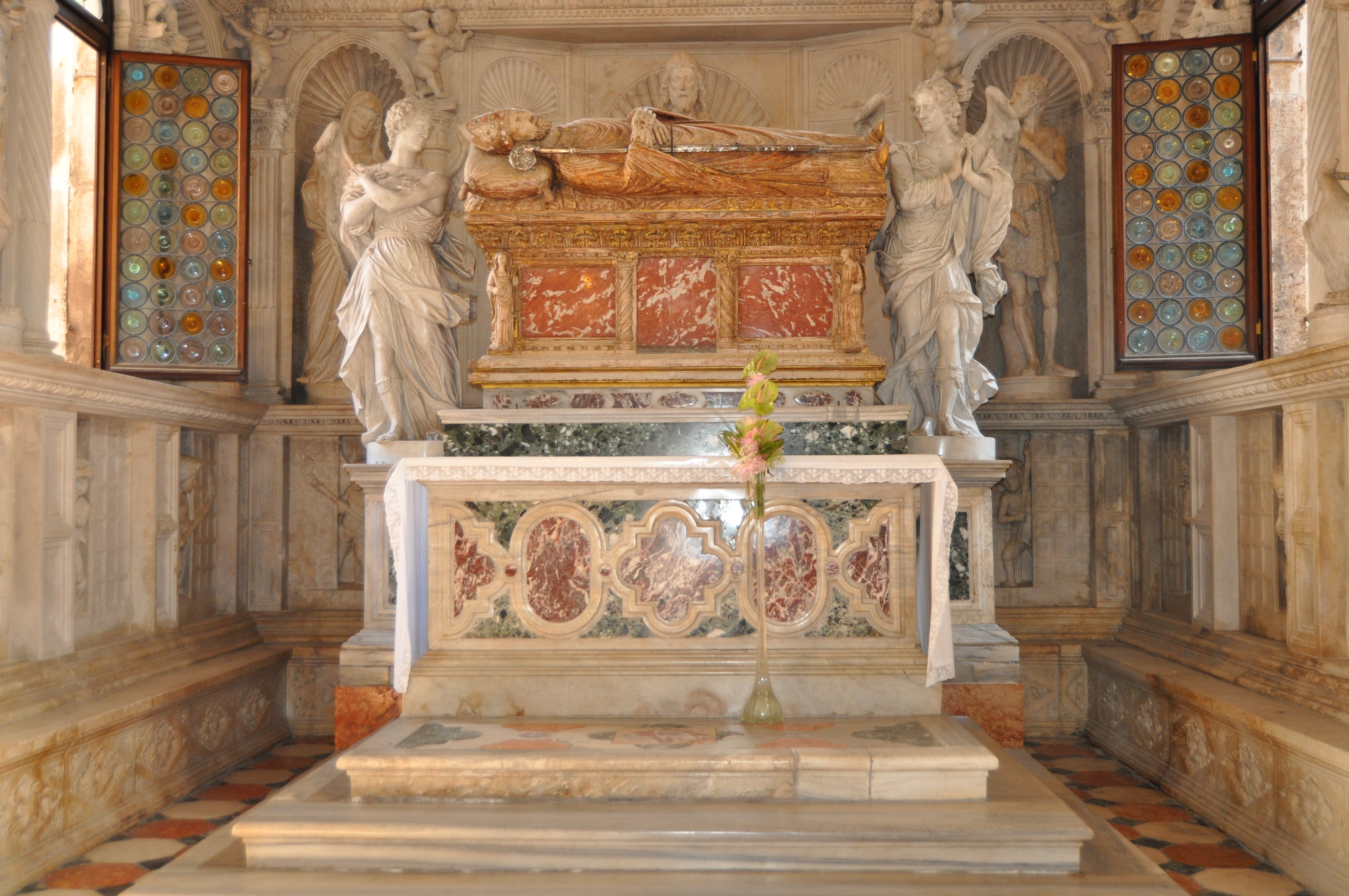 marble altar and 2 angels statues