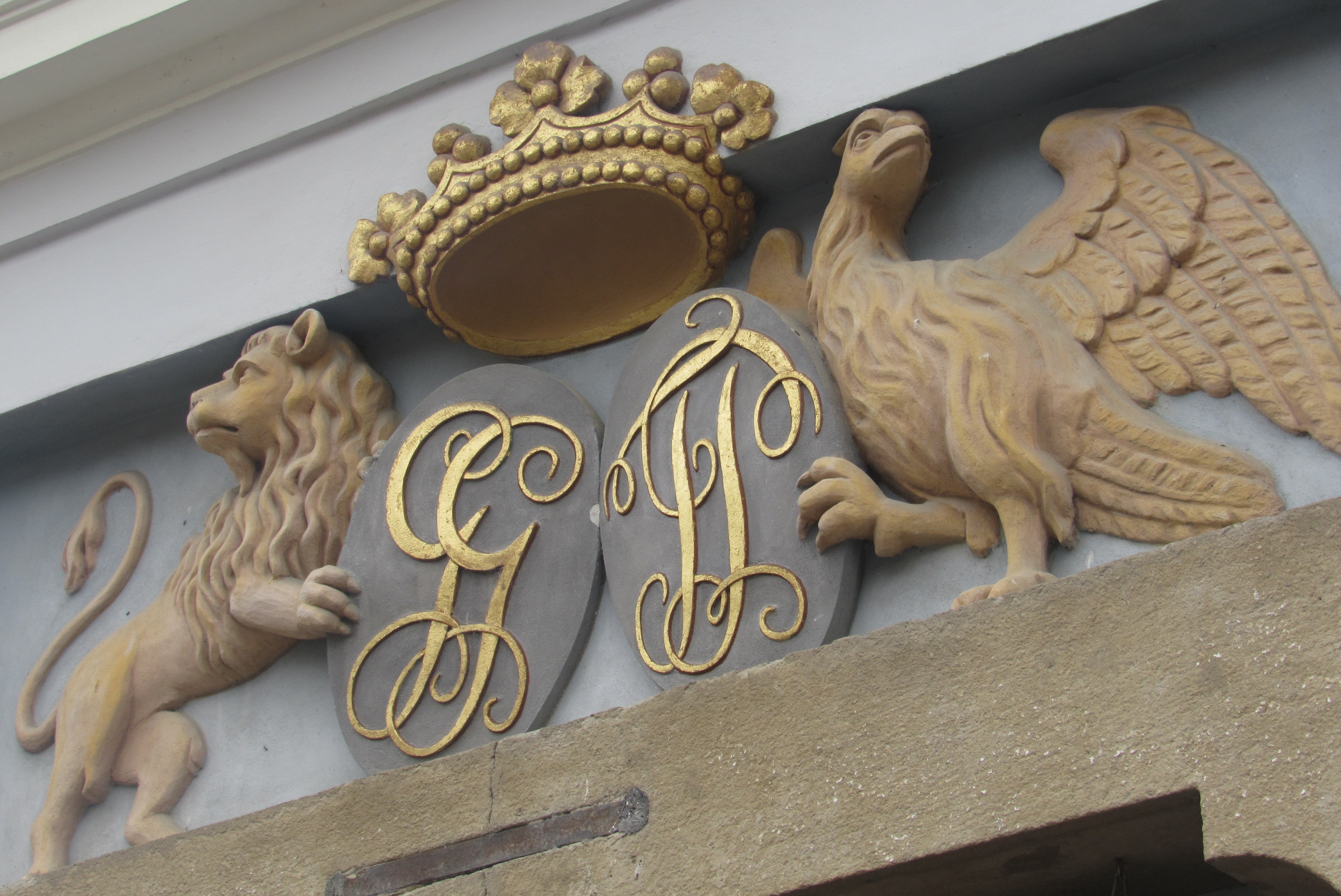 lion and dragon embossed decor