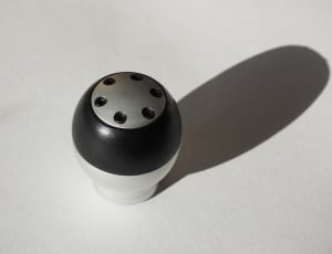 black and white knob thumbnail