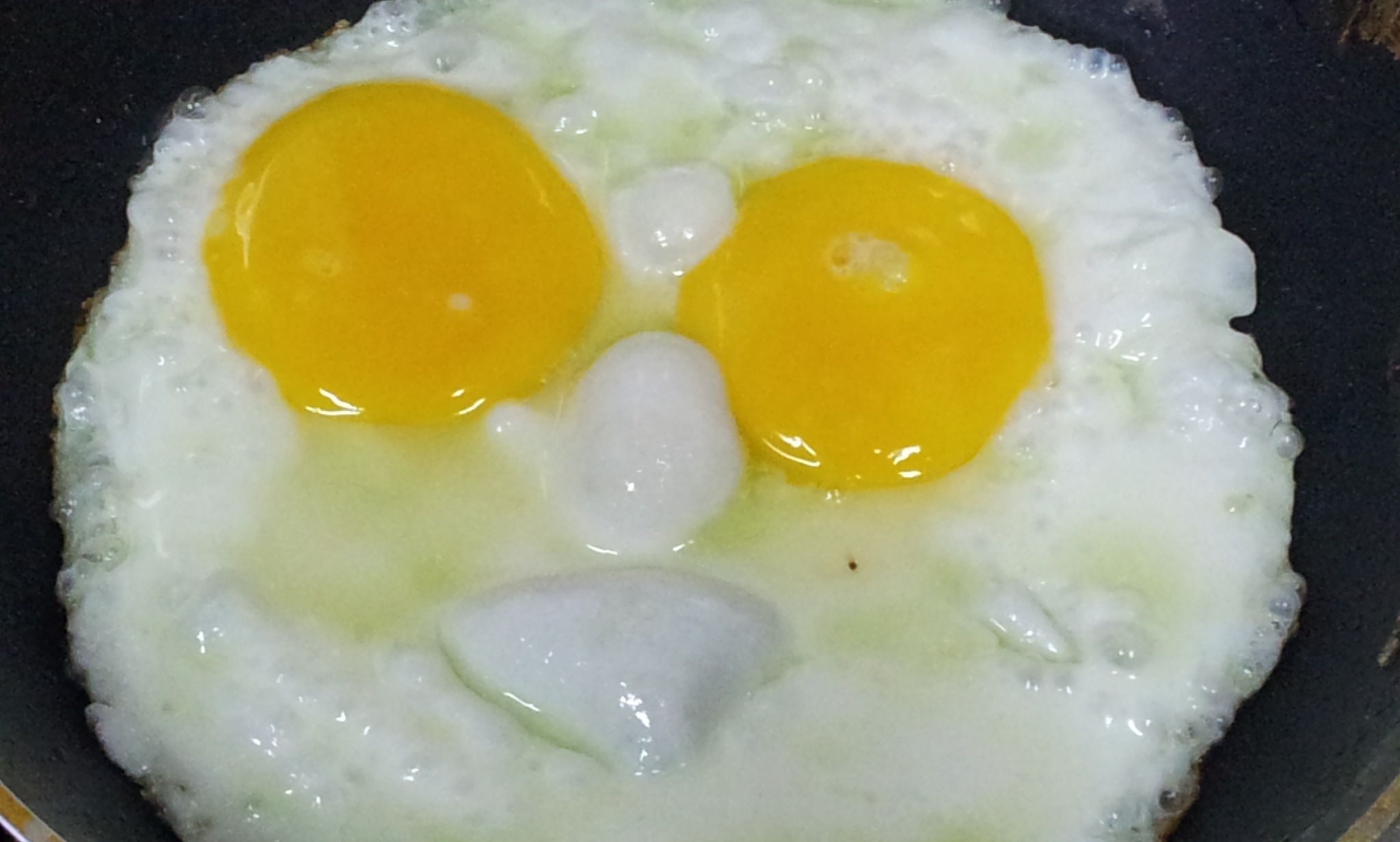 2 fried eggs