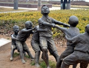 children playing statue thumbnail